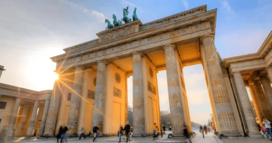 Porta di Brandeburgo a Berlino al tramonto